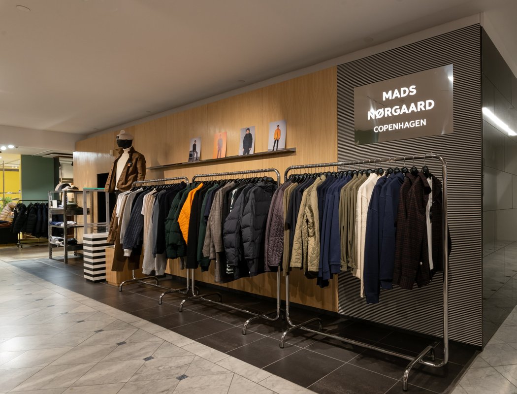 Specialdesignet inventar af Kirk Design til Mads Nørgaard shop in shop i Illum